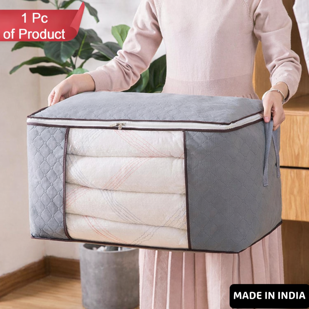 Travelling Storage Bag Used In Storing All Types Cloths And Stuffs For Travelling Purposes In All Kind Of Needs.